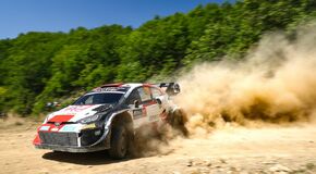 Toyota zažila kamenitý víkend na Rallye Akropolis, náskok udržuje